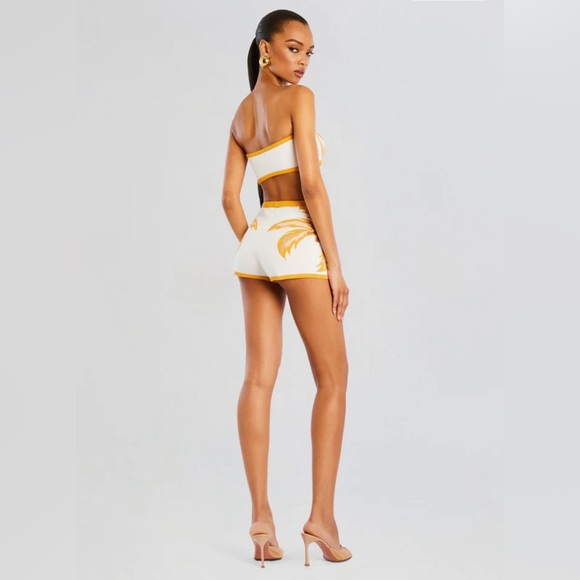 Retrofete 3 piece elegant knit Shorts in White and Yellow with gold accents - Picture 2 of 5